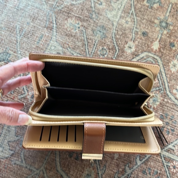 Vagabond Goods Wallet. NWOT. - Picture 4 of 4